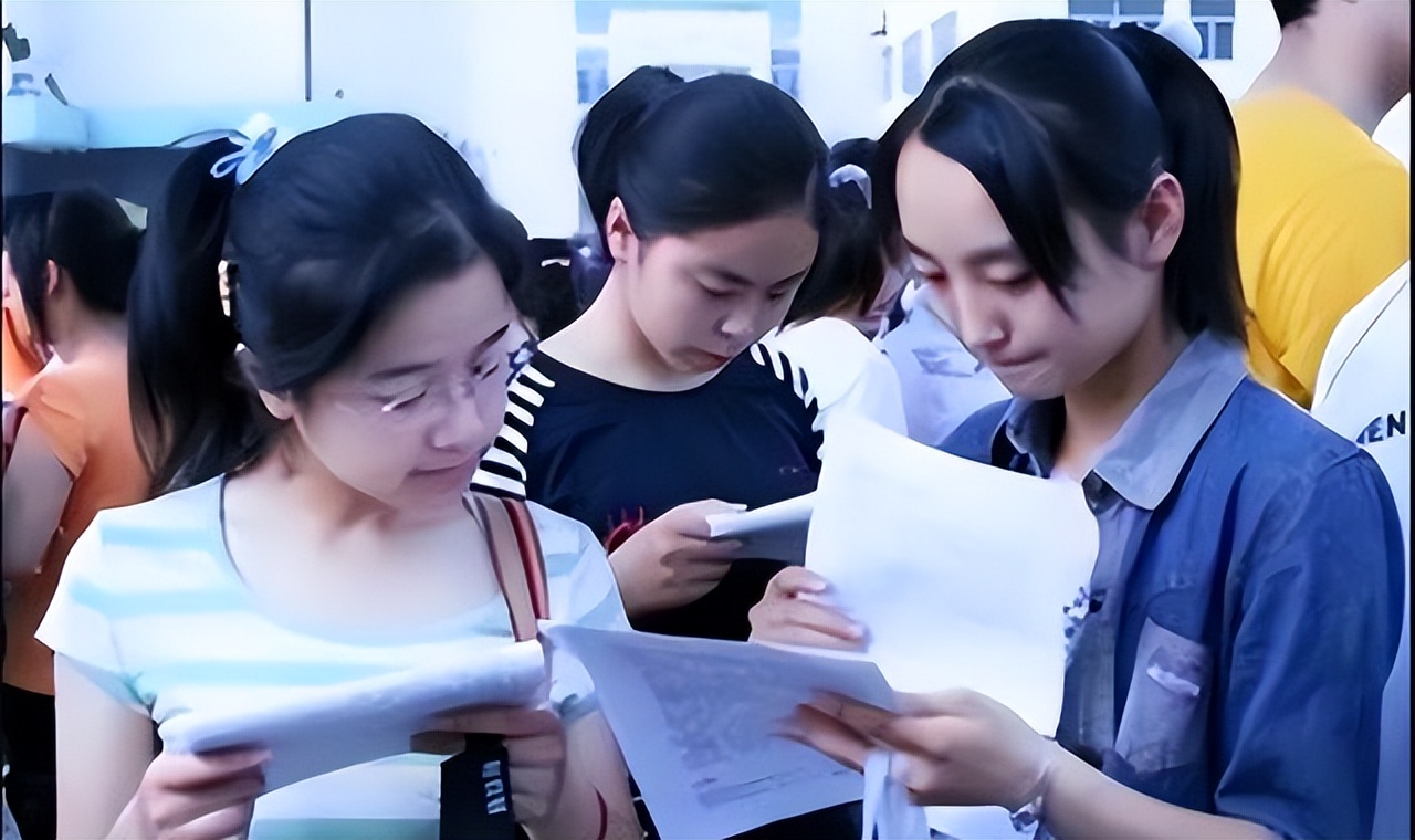 上海本科生平均工资2023,上海本科生就业工资