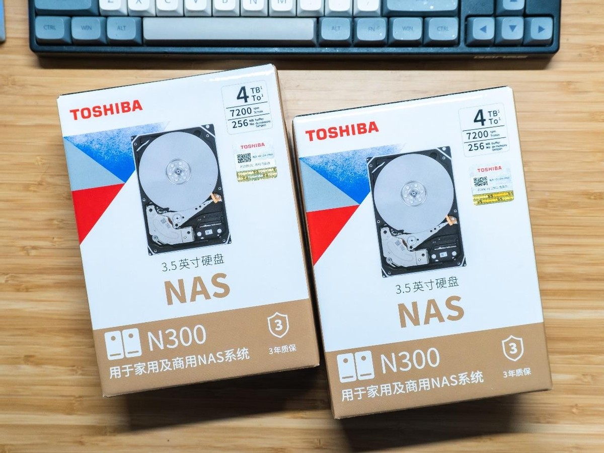 新手轻松玩转的NAS丨威联通TS-216+东芝N300开箱体验