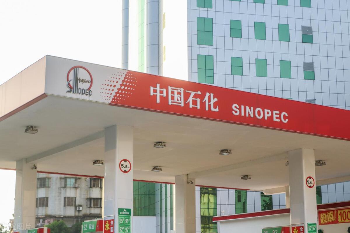 7.7元一升汽油多少钱一公里,石油价格和国内油价的关系