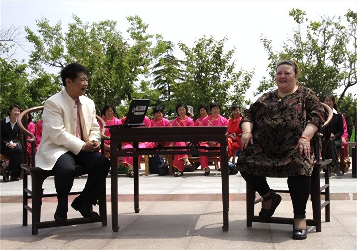 1996年，欧洲姑娘嫁山东小伙，养鸡致富，培养双胞胎女儿北影毕业