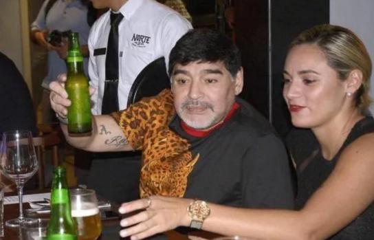 球王马拉多纳历任女友,球王马拉多纳的一生