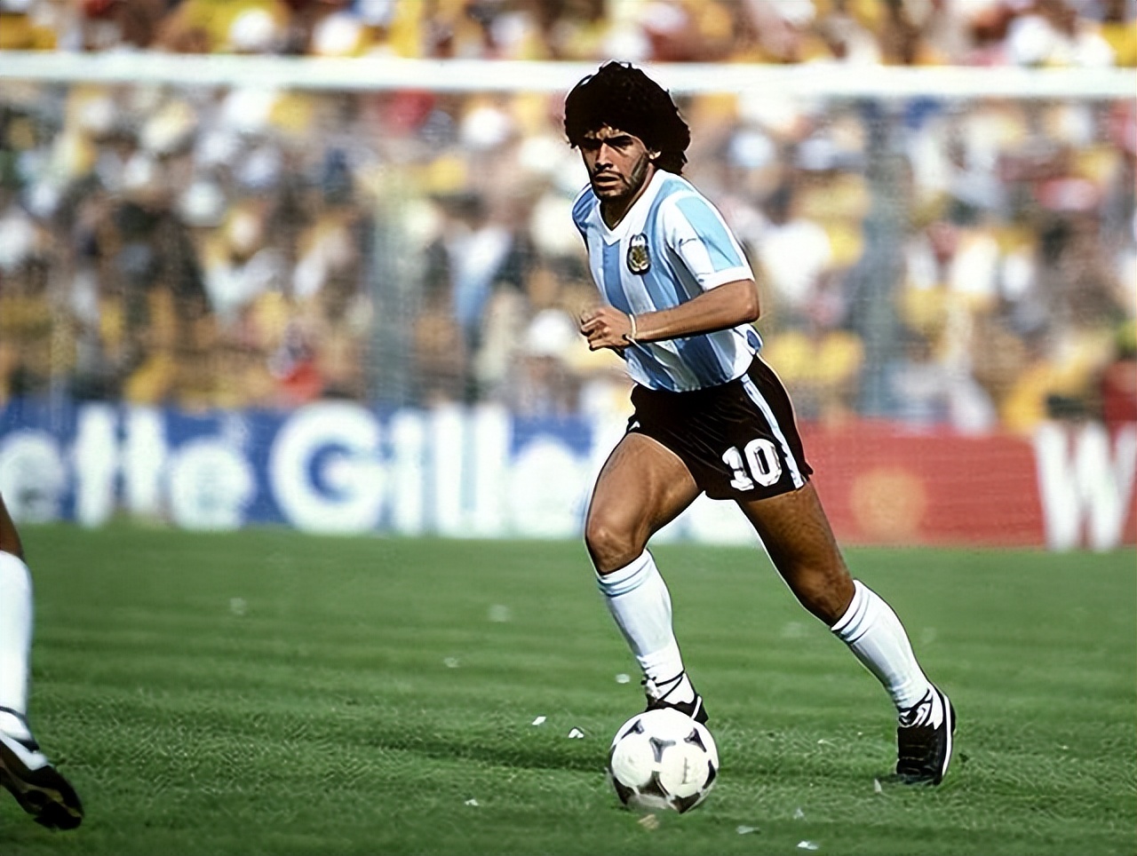 巅峰期小罗和梅西谁技术更好,巅峰的小罗罗纳尔多梅西谁更厉害