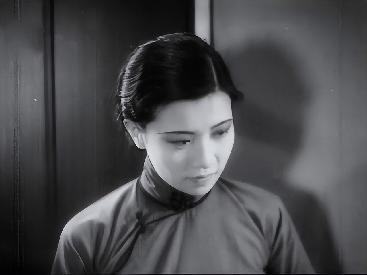 阮玲玉自尽后唐季珊做了什么,阮玲玉自尽之谜完整版