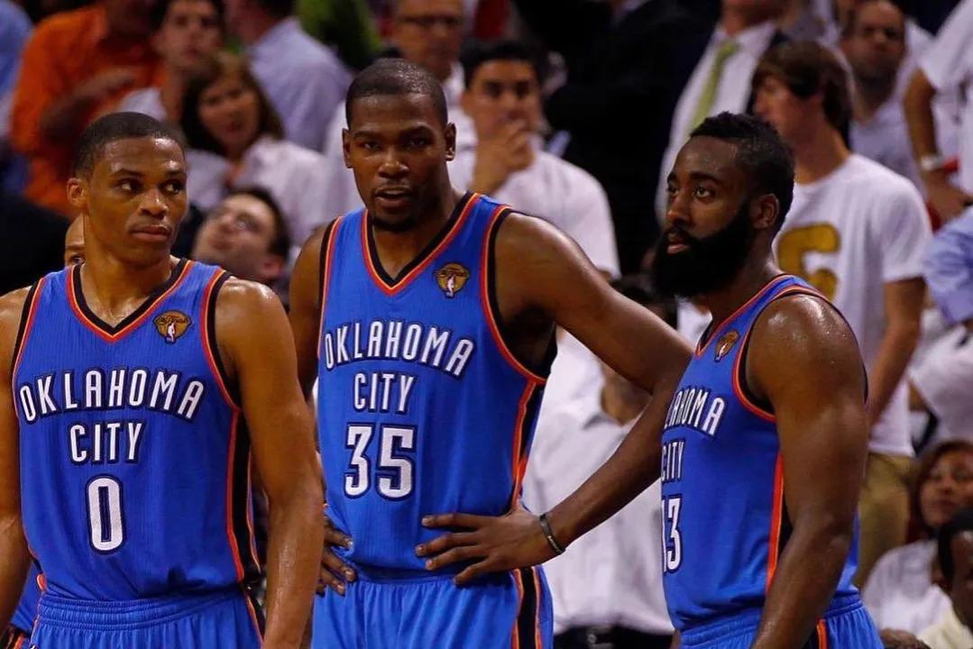 太阳队杜兰特和布克领取球衣,太阳得到杜兰特后的阵容