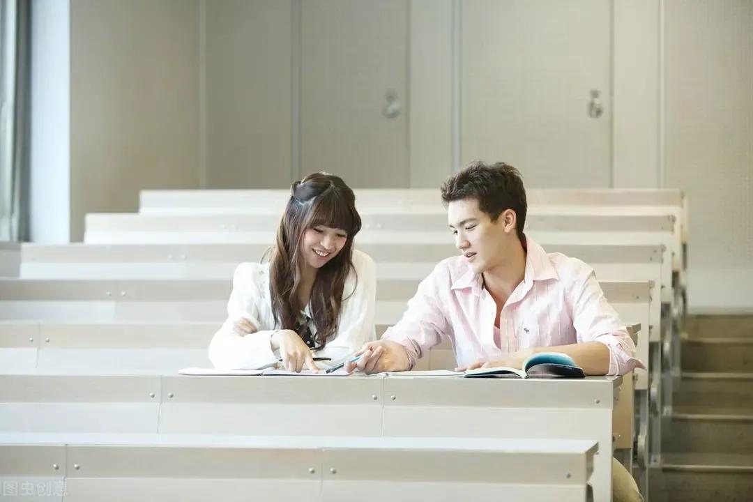 网易云音乐的爱情句子,网易云句子简短伤感爱情