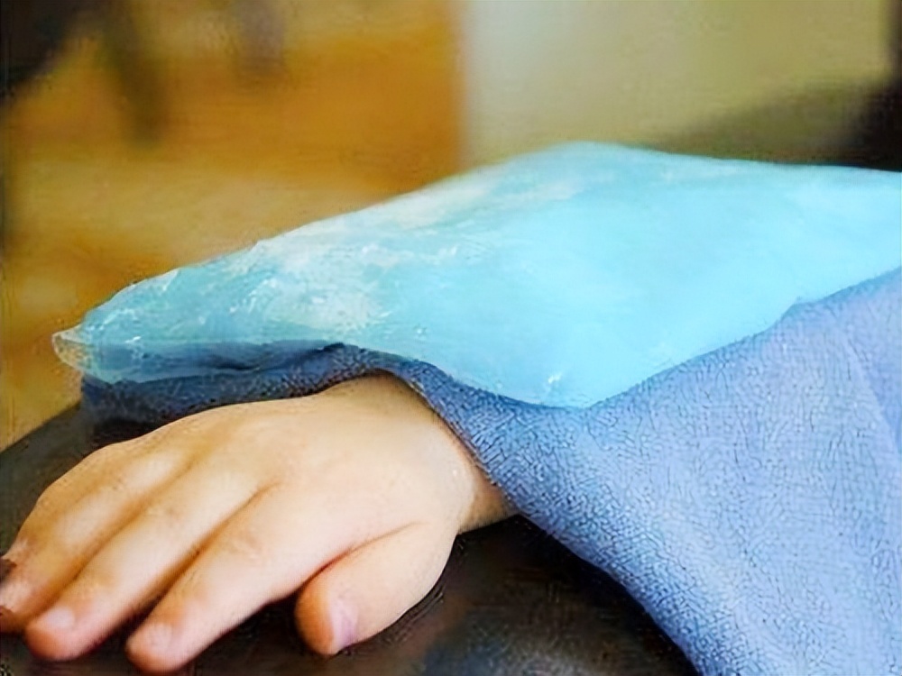 宝宝被蚊子咬了肿痒擦什么,宝宝被蚊子咬特别肿怎么办