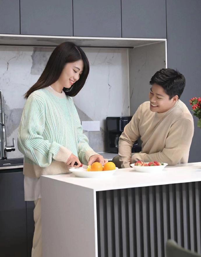 苏炳添新家电视背景墙,苏炳添主题房间装修效果图