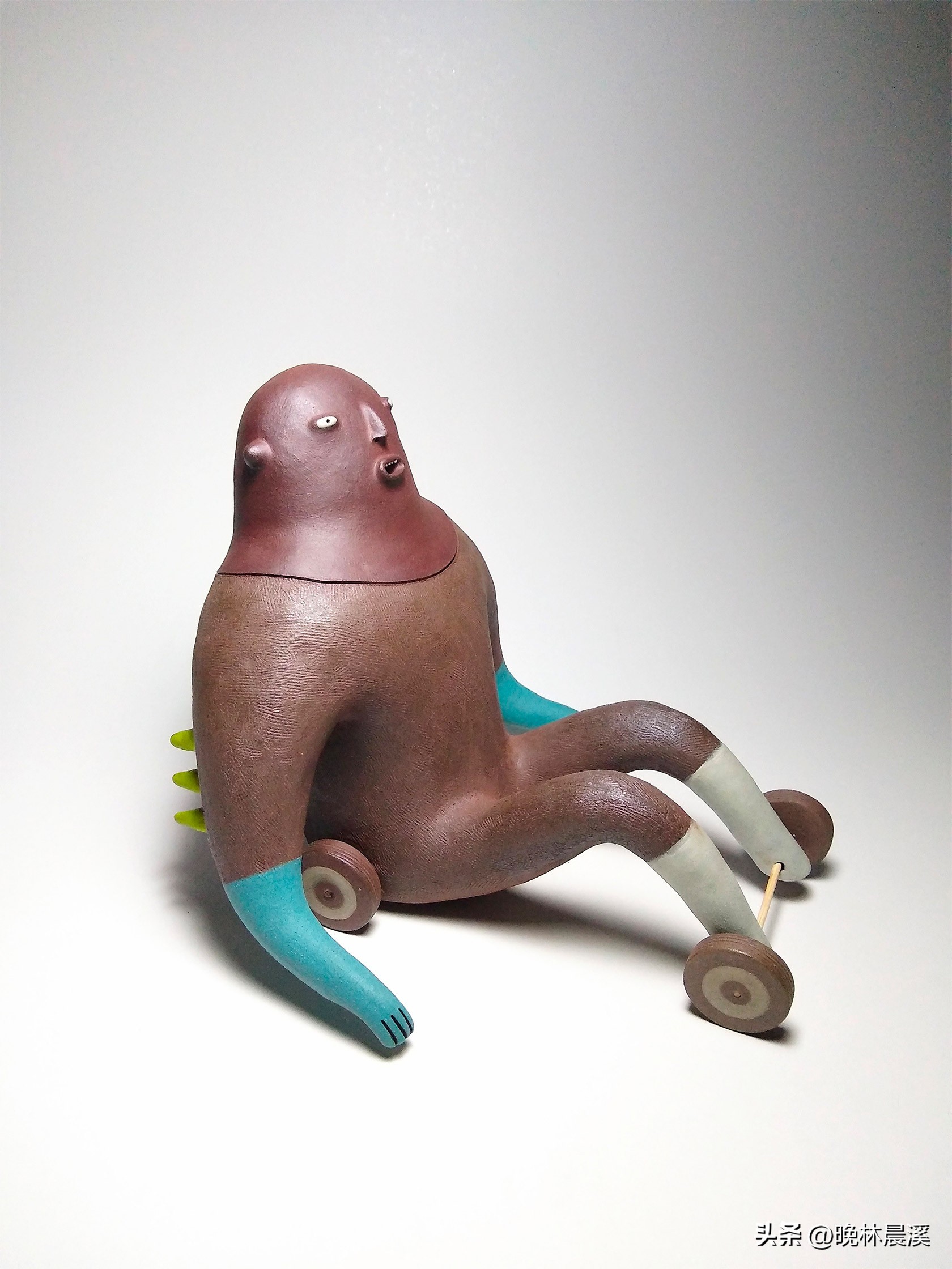 欧美小众雕塑图片,法国铜色陶瓷雕塑