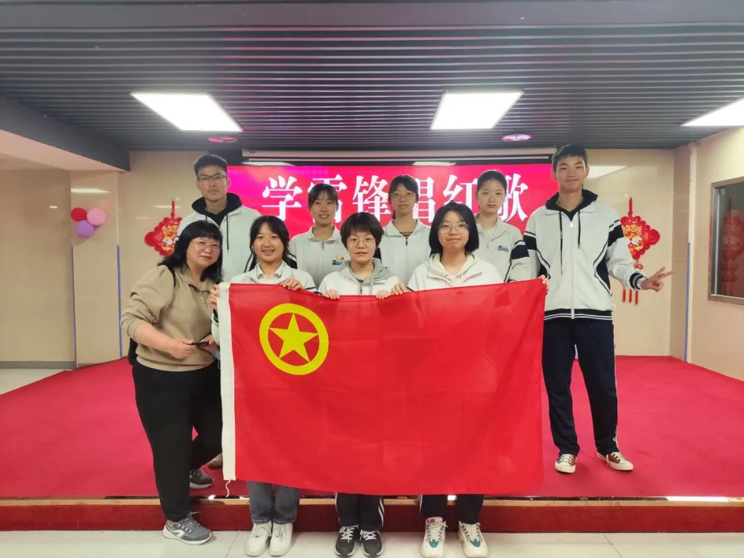 小朋友唱红歌学习雷锋,小学生一起唱学习雷锋好榜样