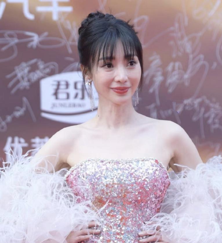 关晓彤于文文同框,于文文和关晓彤同框