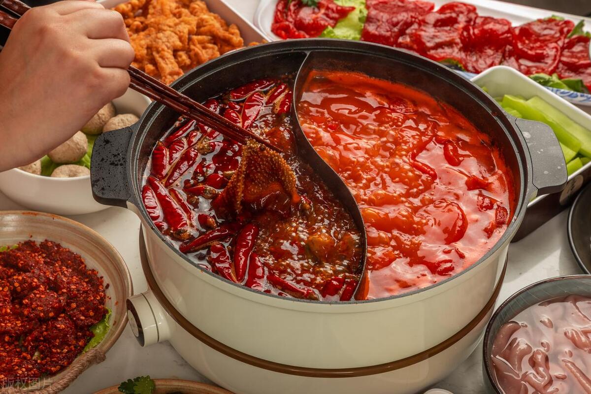 白色雪花头皮屑怎么治好的,头上像雪花似的头皮屑怎么治