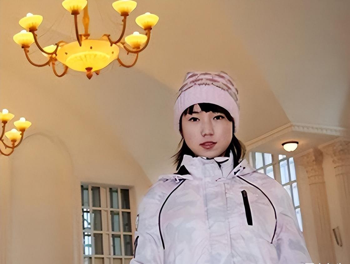 “网红模特”*筱雨张**,出道一年拍21套人体写真,现38岁仍单身未婚