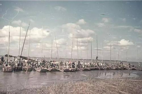 为了胜利渡江，二野北方“旱鸭子”士兵变成“浪里白条”