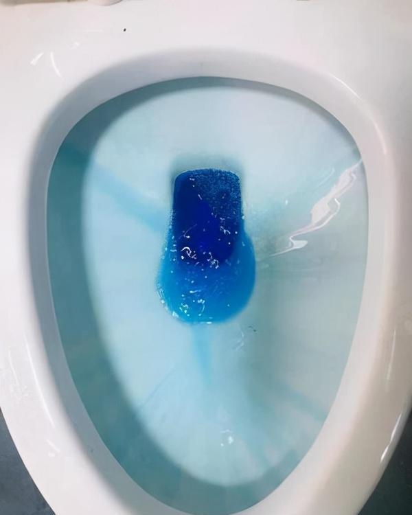 马桶脏刷不干净怎么办,马桶壁上的顽固性黄垢怎样去除