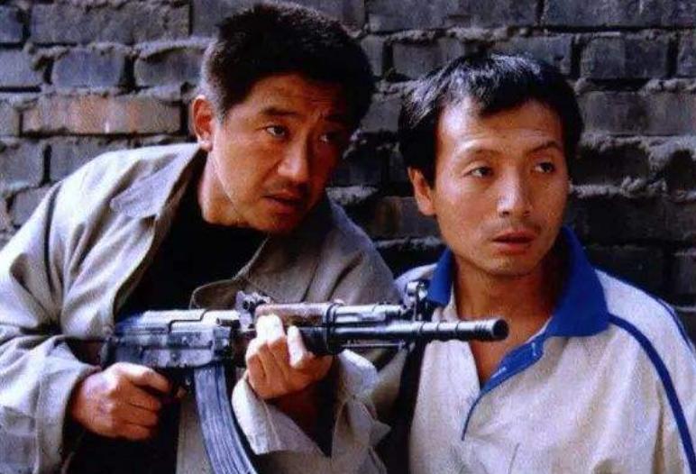 丁勇岱演夫妻,丁勇岱与妻子孩子近照