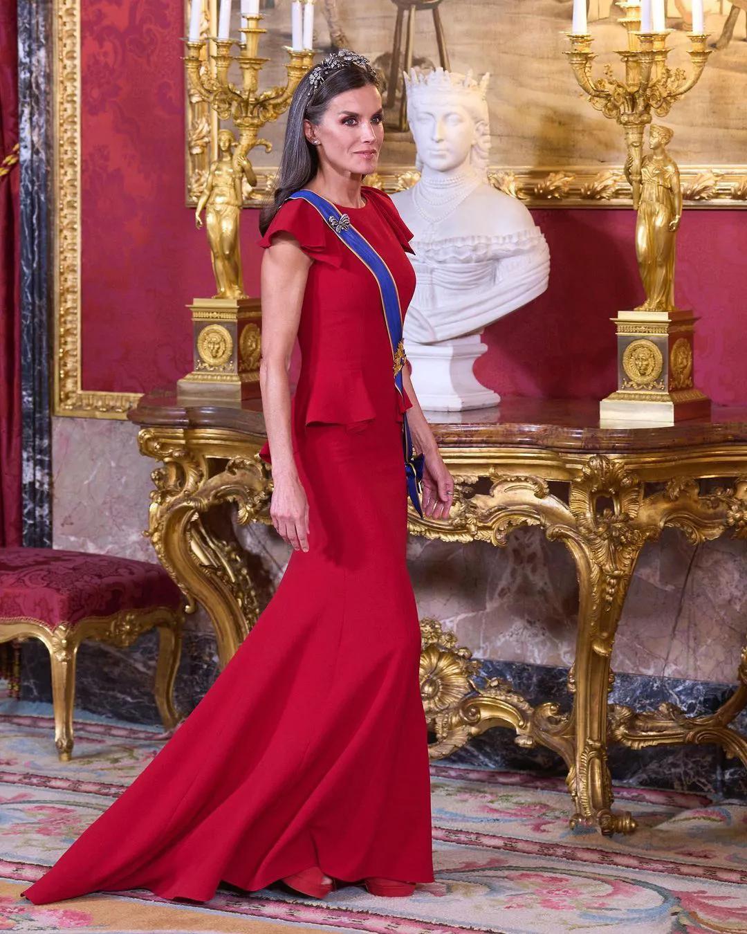 西班牙王室祖母绿胸针,西班牙王室珠宝祖母绿胸针