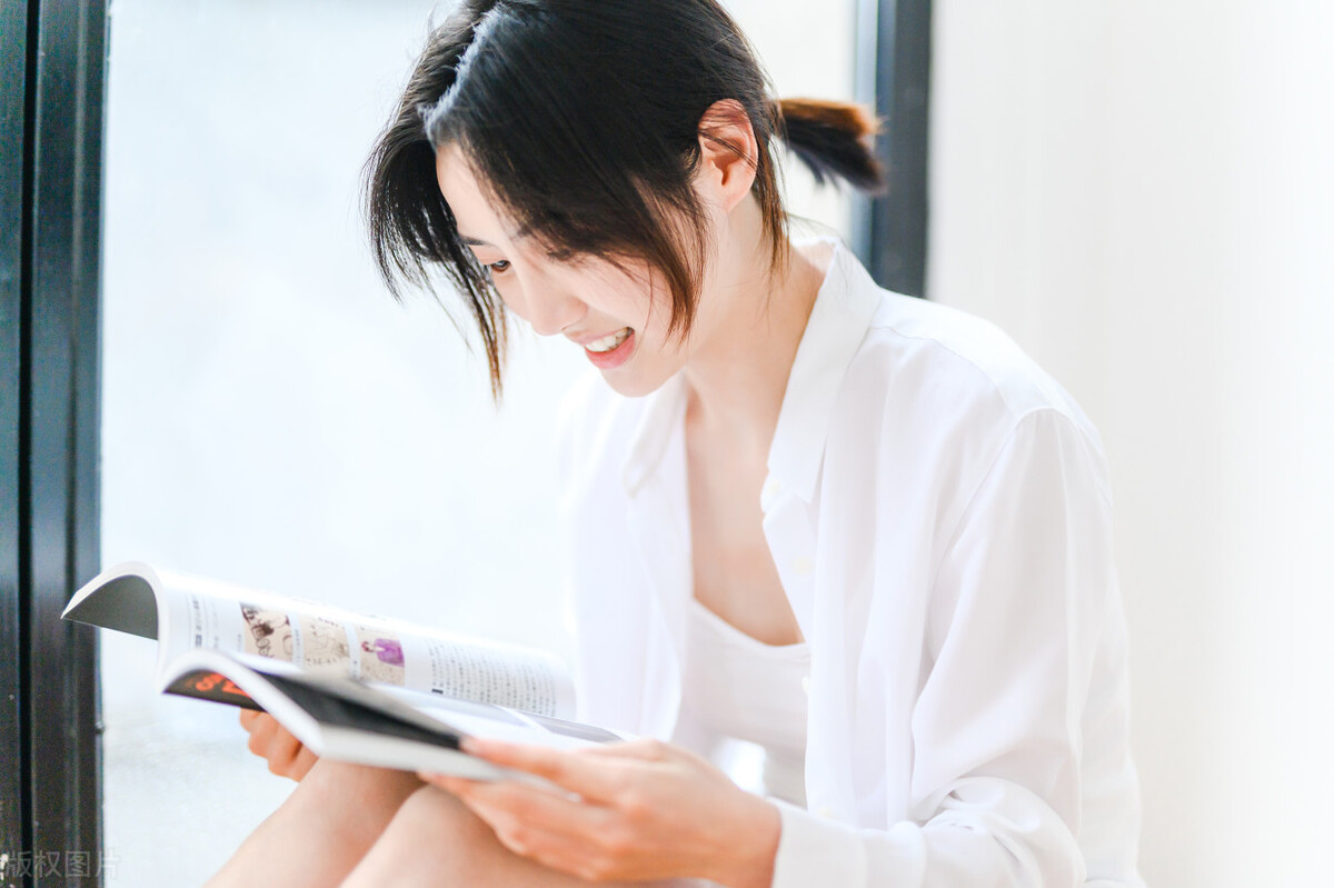 女生过度“用手”对身体危害较大，建议早点戒掉，免得对伤害身体