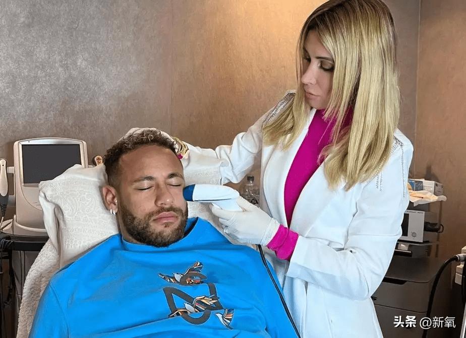 为了女粉连夜do脸染发，这新晋痞帅天花板是男菩萨吧？