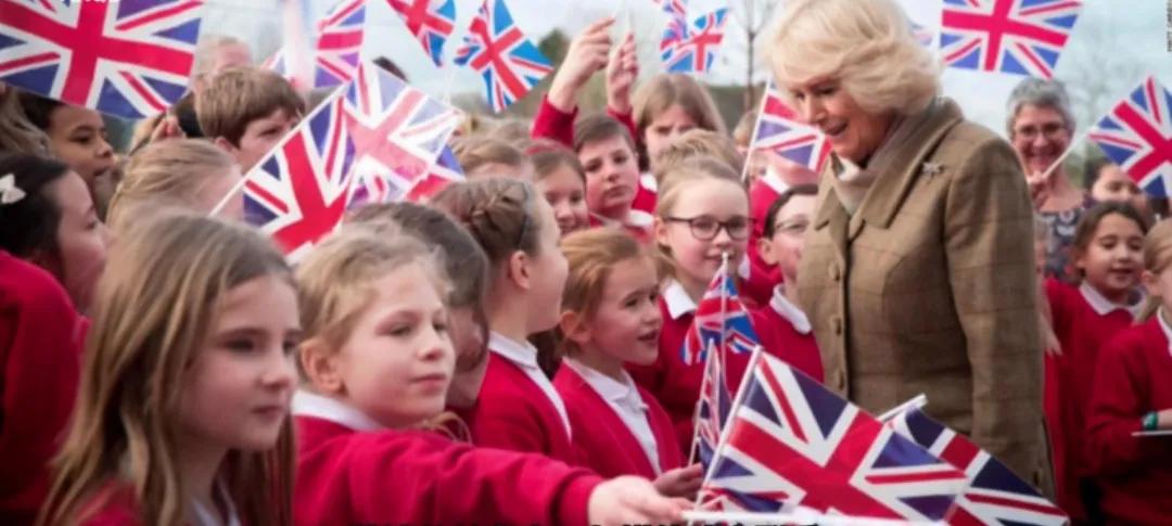 这个全英国最恨的“第三者”，凭啥能够成为英国的王后？