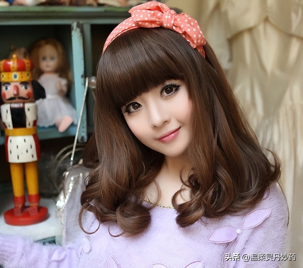 55岁脸小偏长什么发型显年轻,40-50岁显脸小最新款发型