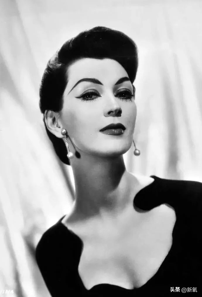 曾黎年轻时的颜值生活照,曾黎什么时候翻红的