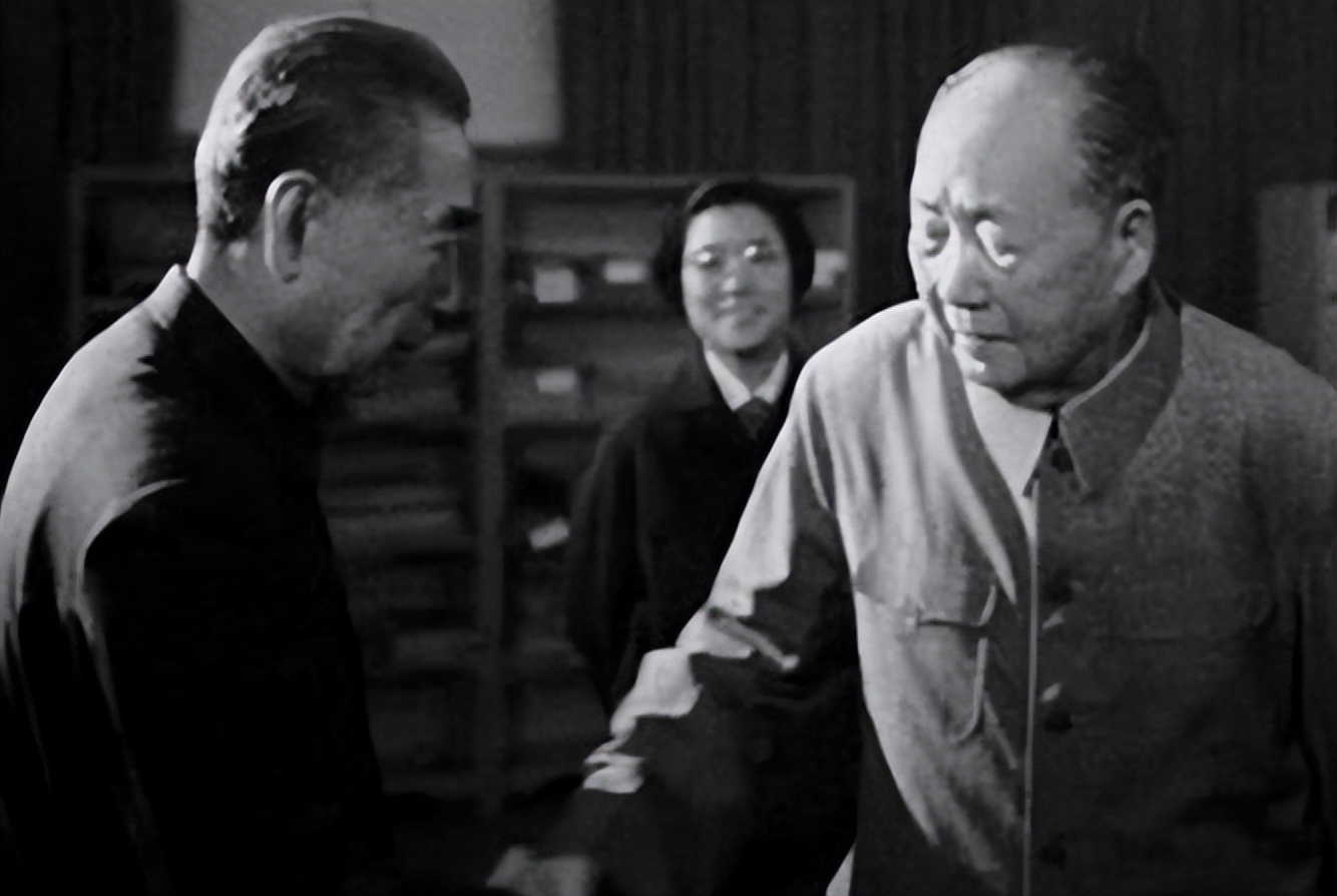 1986年华莱士问：台湾有何必要同大陆统一？*小平邓**的回答震耳欲聋