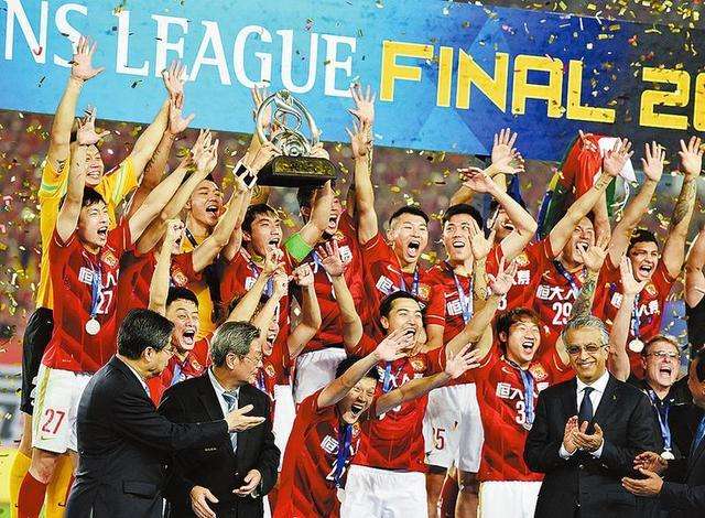 广州恒大60万年薪,恒大足球年薪最高的球员