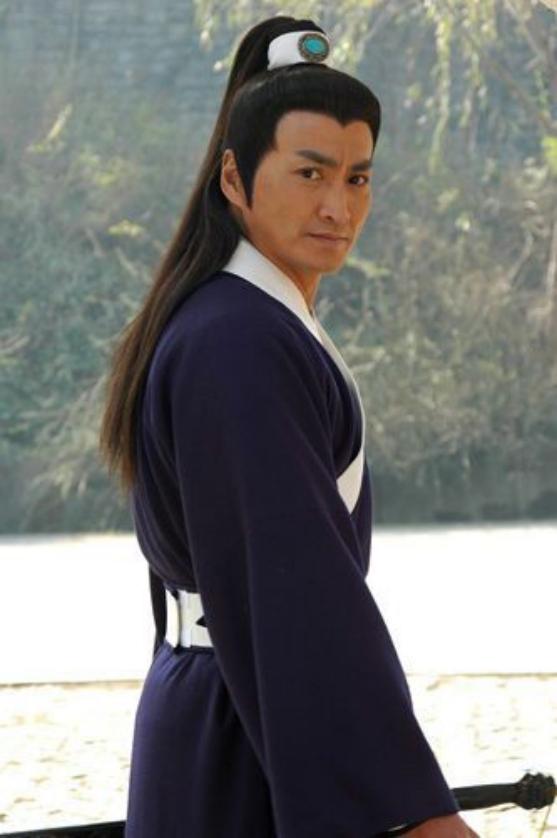 展昭拼命护驾,展昭夜间巡逻