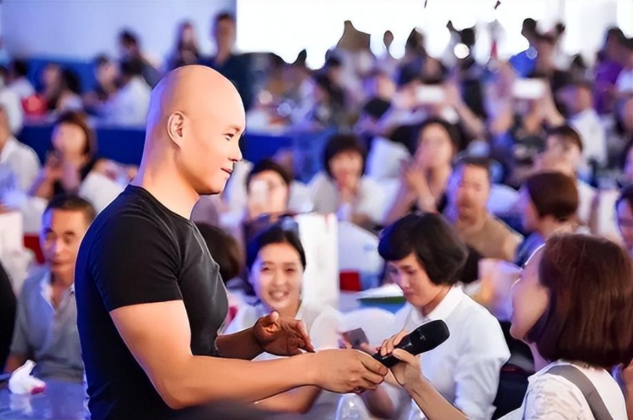 孟非和乐嘉为什么都是光头啊,乐嘉与孟非发生了什么