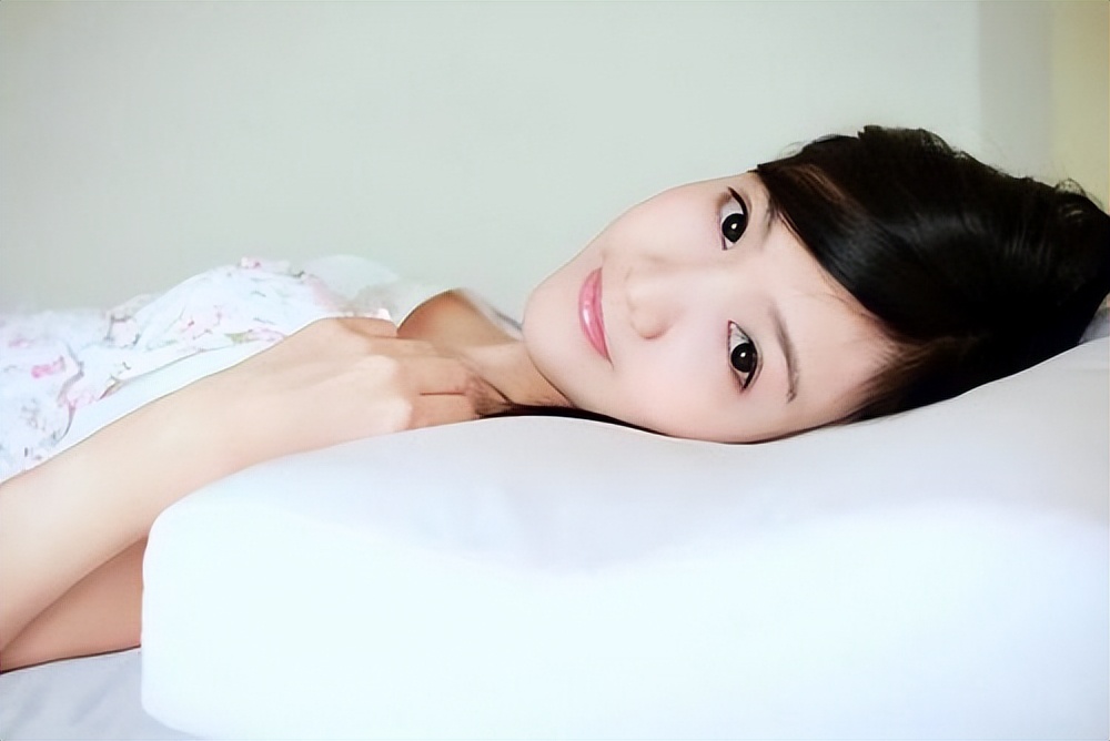 女性内裤每天都很脏是有炎症吗,下体有股骚臭味怎么处理