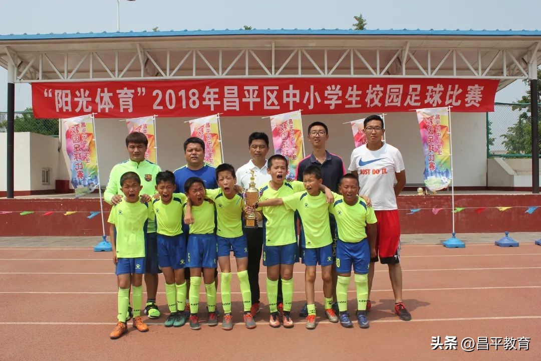 校园足球与世界杯,班里一共48人会踢足球的有22人