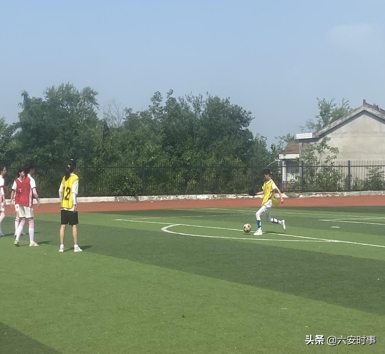 小学校园足球联赛开赛报道,小学校园足球联赛圆满落幕报道