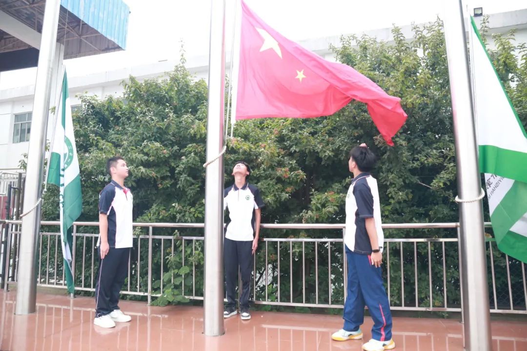让生命之花精彩绽放——淮安市第一山中学第一周升旗仪式