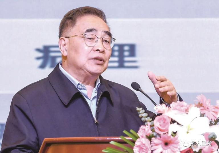 他揭露“被收买的国内败类黑中医药”，又逆行上海抗疫