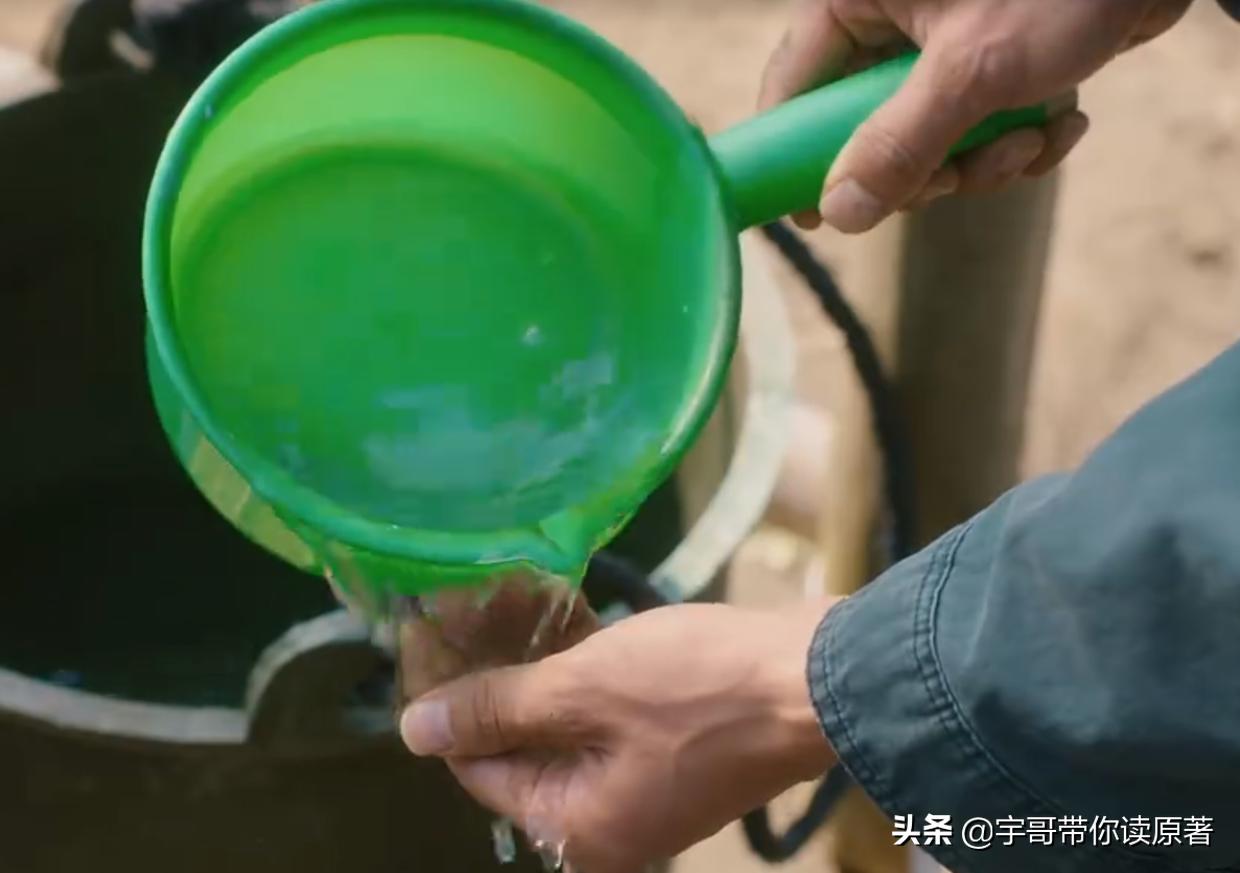 拜托导演们！多向郑晓龙学学，事实证明：现在的穷人就应该这样拍