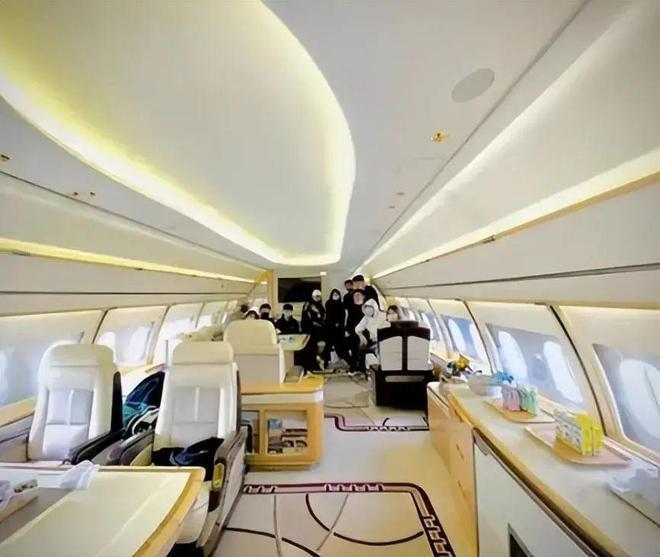 “富人赚乞丐的钱”，这5位明星生动地诠释：穷人越穷，富人越富