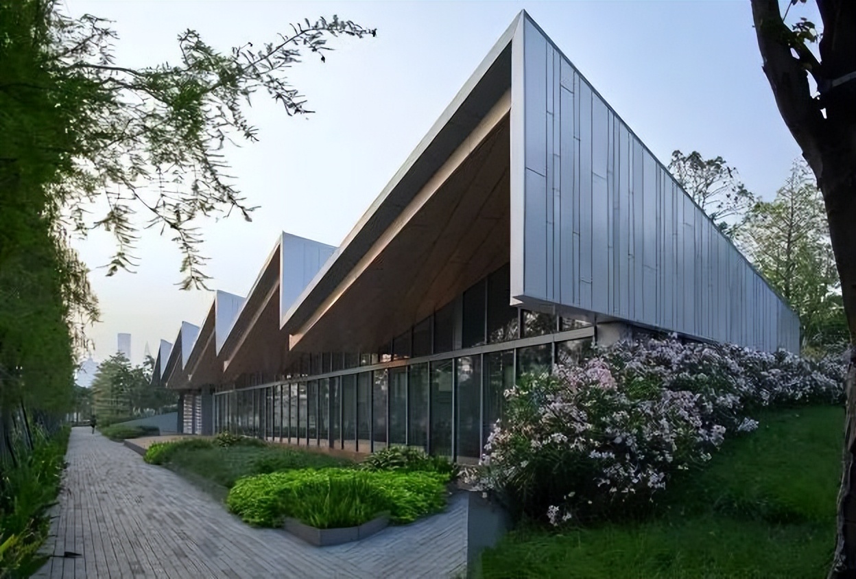 前海君子轩一个四面环绿，拥抱自然的小型公共活动中心