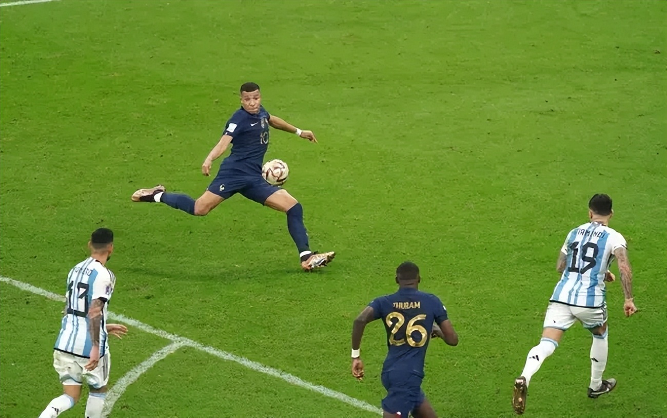 世界杯足球半决赛阿根廷赢了没有,本届世界杯阿根廷晋级四强了吗