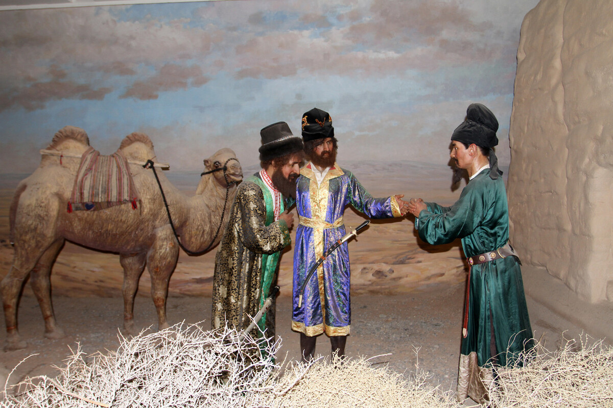 这个戈壁小城为何飞机、高铁、火车这么便捷