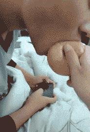 怎么安慰平胸的女孩,女朋友是个平胸怎么办