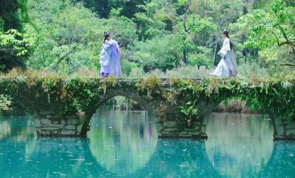 夏天凉快风景好又有水的旅游景点,夏天旅游景点哪里最好玩