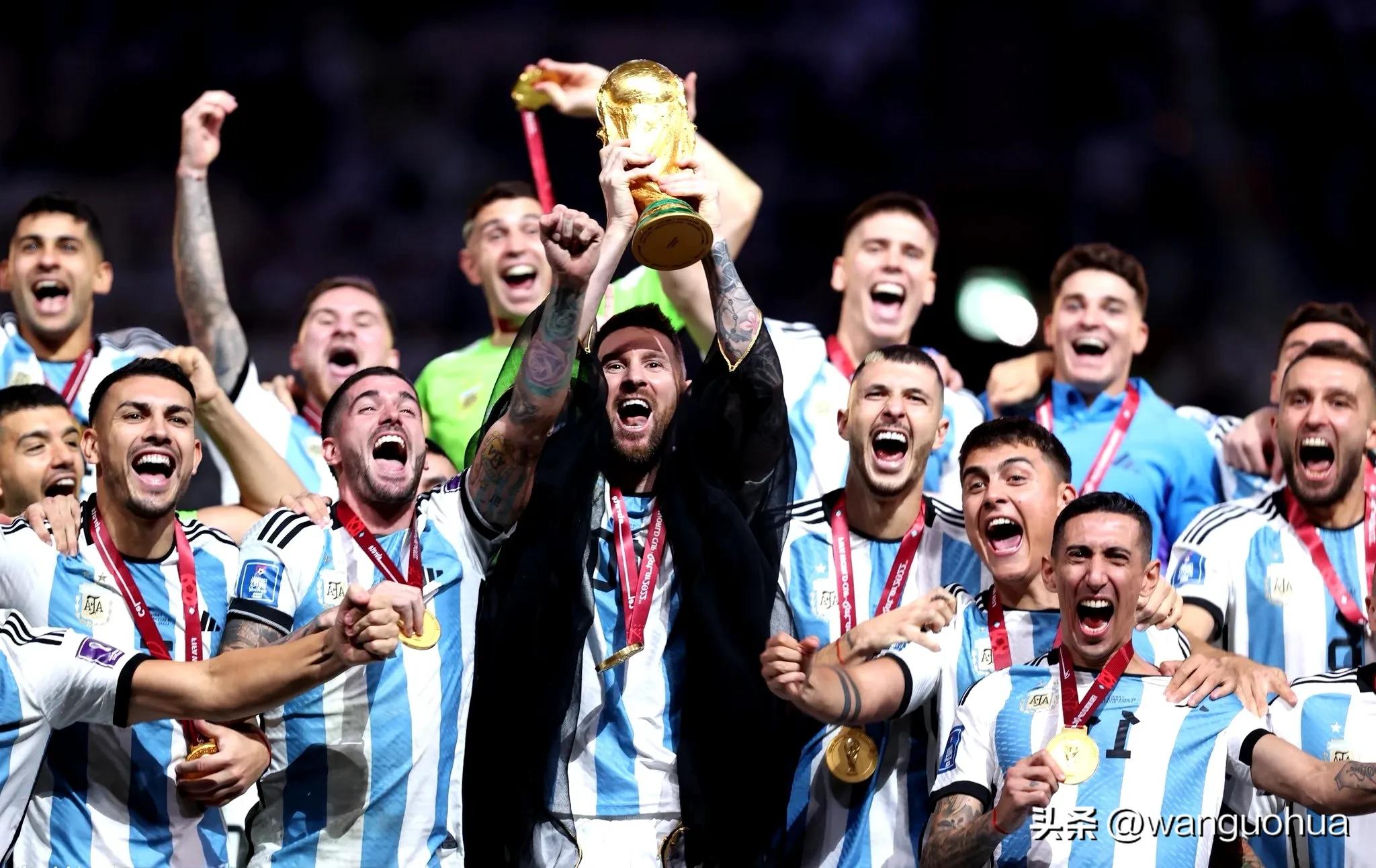 人生就像踢足球一样原版,人生就像踢皮球踢不了还得玩命踢