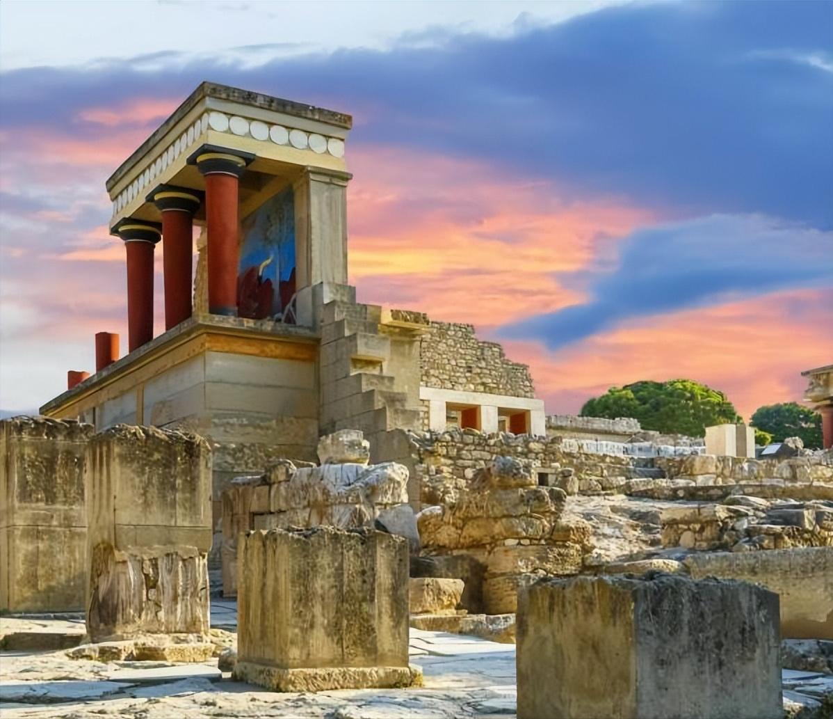 78个真实有趣的照片：山顶的足球场，老树与佛像，老司机脸部皮肤