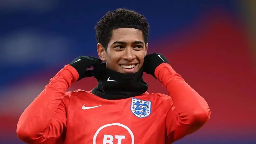 英格兰传奇球星,18岁英格兰颜值小将