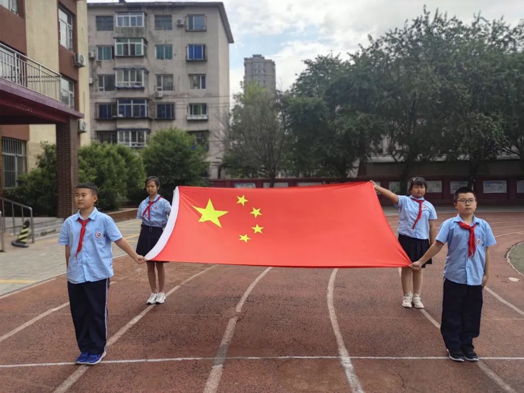 升旗仪式做文明有礼的儒雅少年,小学生文明有礼主题升旗仪式