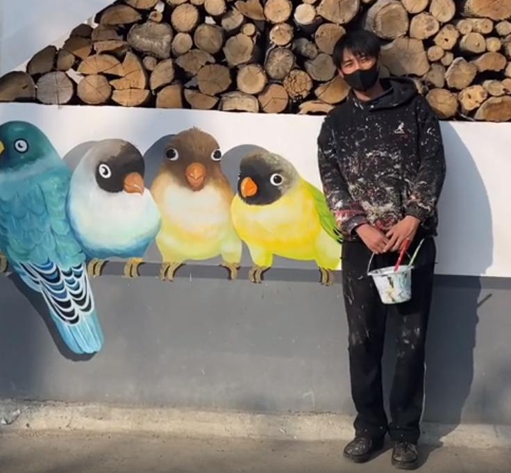 现实版“神笔马良”大新：凭一支笔带全村暴富，被华春莹点赞