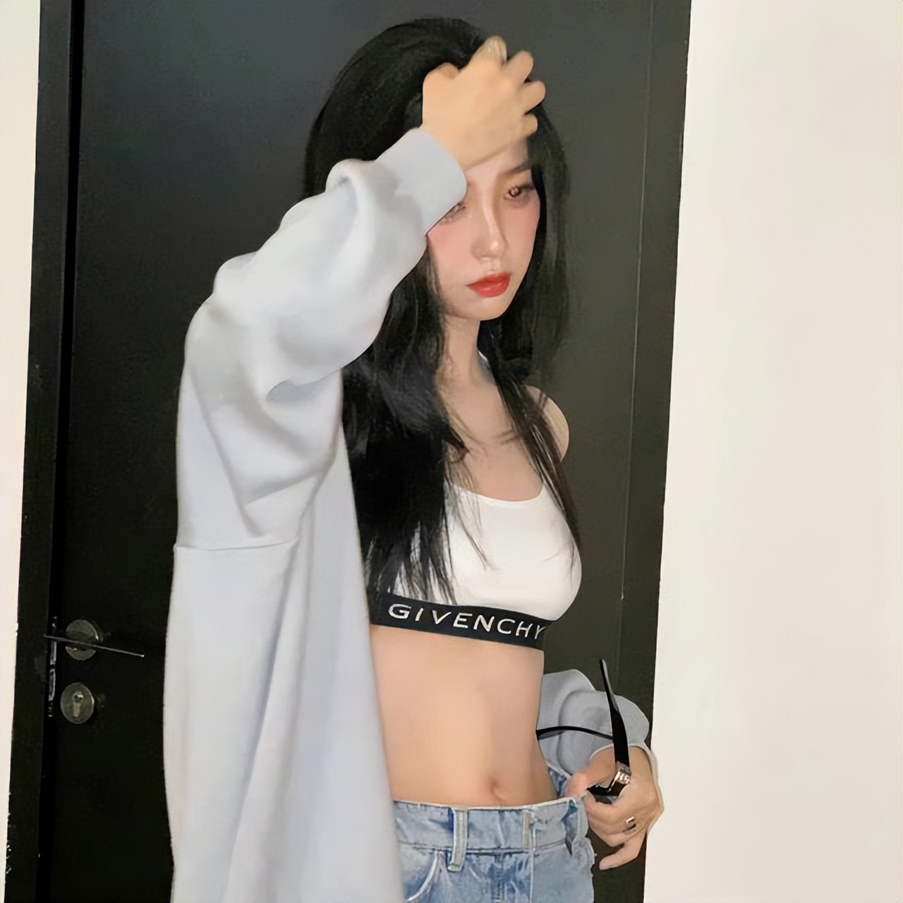 虞书欣腰臀比整过吗,虞书欣vs迪丽热巴腰臀比