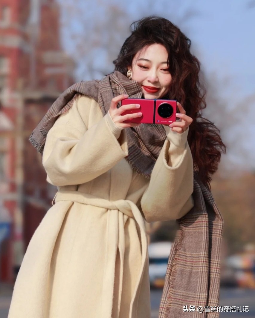 上尖下宽小脸脸型适合什么发型,脸型长的方圆脸适合什么发型