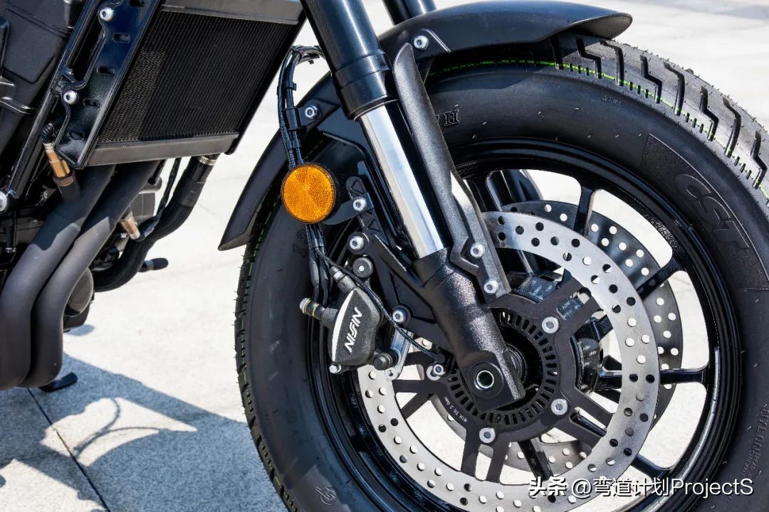 28990元起,更加接近原著,黑武士CM550上市