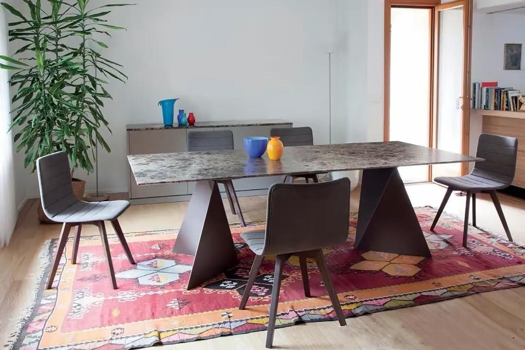 大理石餐桌现代简约家用小户型,豪宅都用天然大理石餐桌